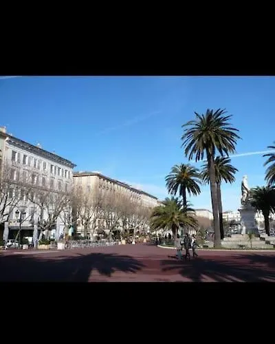 Centre Ville, Confort De 2 A 7 Pers. דירה *