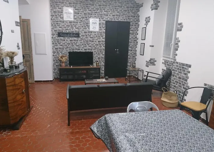 Centre Ville, Confort De 2 A 7 Pers. בסטיה